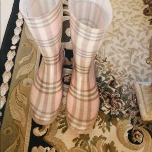 Authentic Burberry Rain boots light Pink Made in Italy. NEW